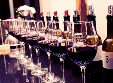 bouteilles-verres-degustation